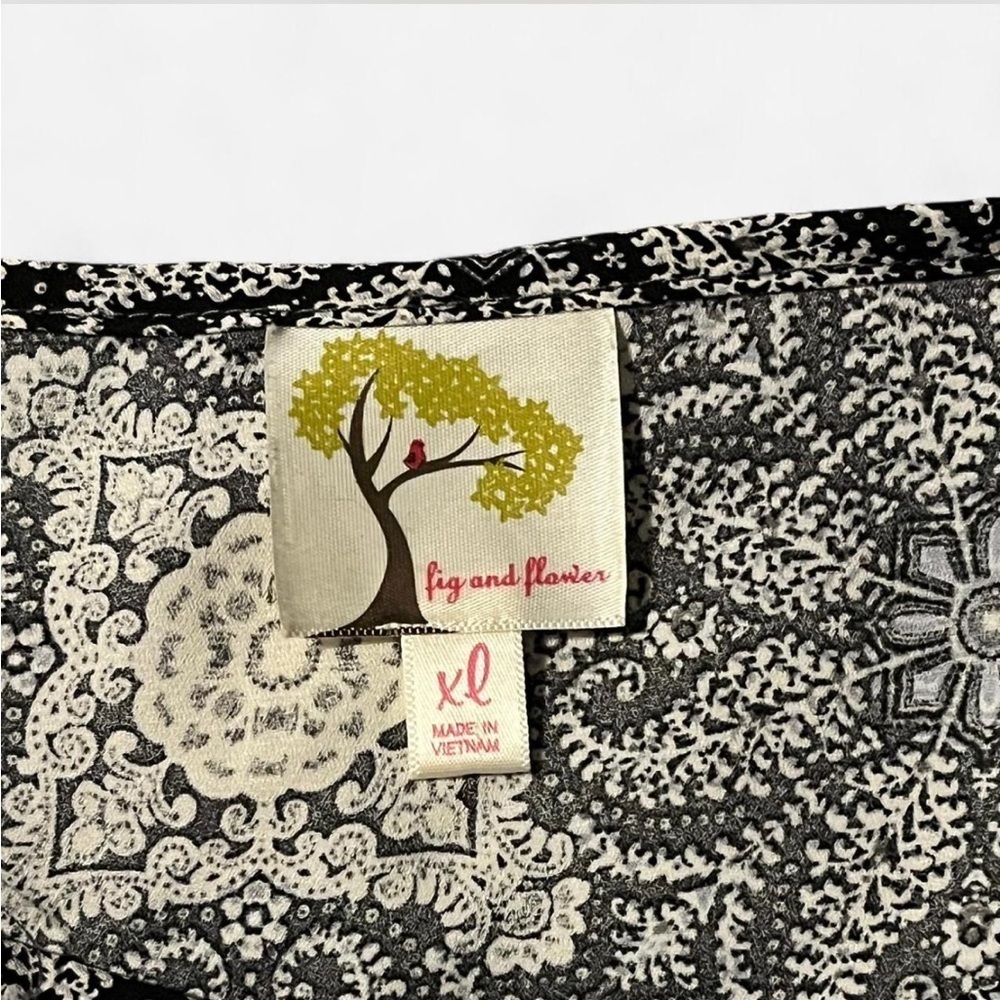 Fig and Flower Anthropologie Black and Gray Paisley Print Tunic, Size XL - Picture 3 of 3